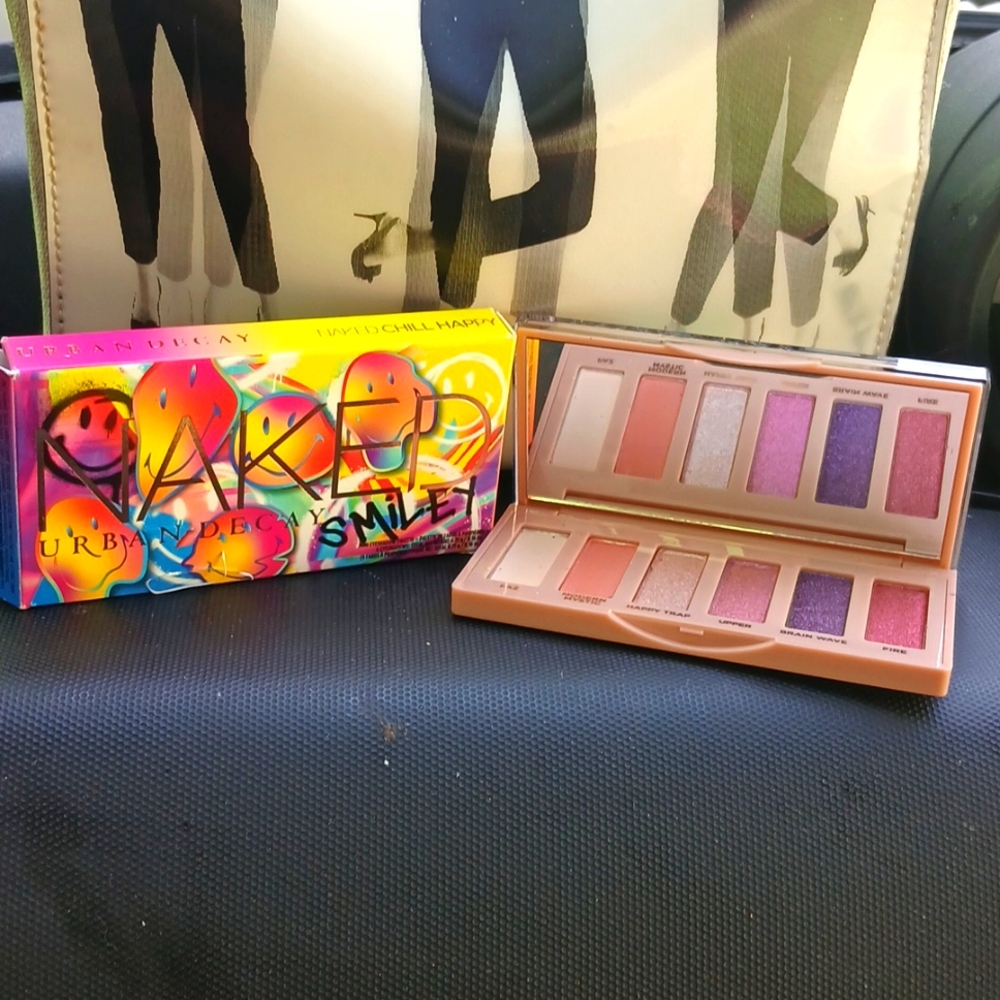 3/$30 NIB Urban Decay Naked Chill Happy Mini Eyeshadow Palette 6 shades